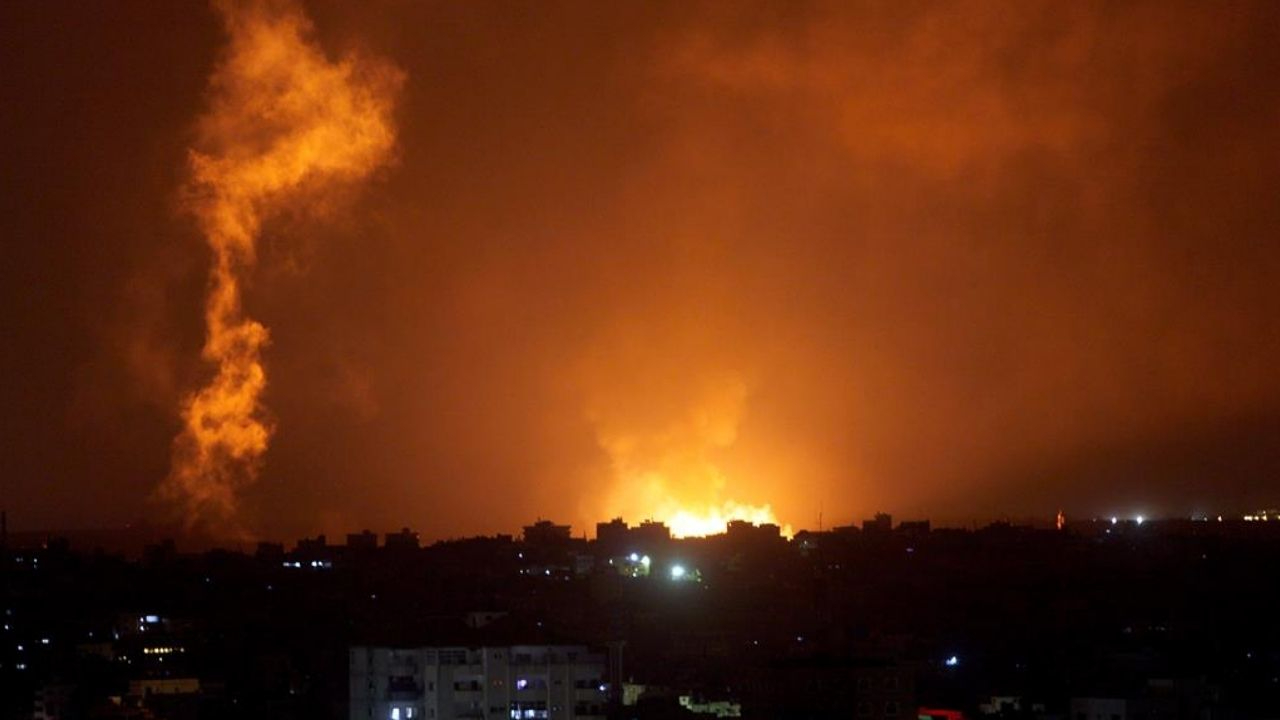 Gazze Şeridi'nin kuzeyindeki halk yoğun bombardıman sonrası bölgeyi terk ediyor