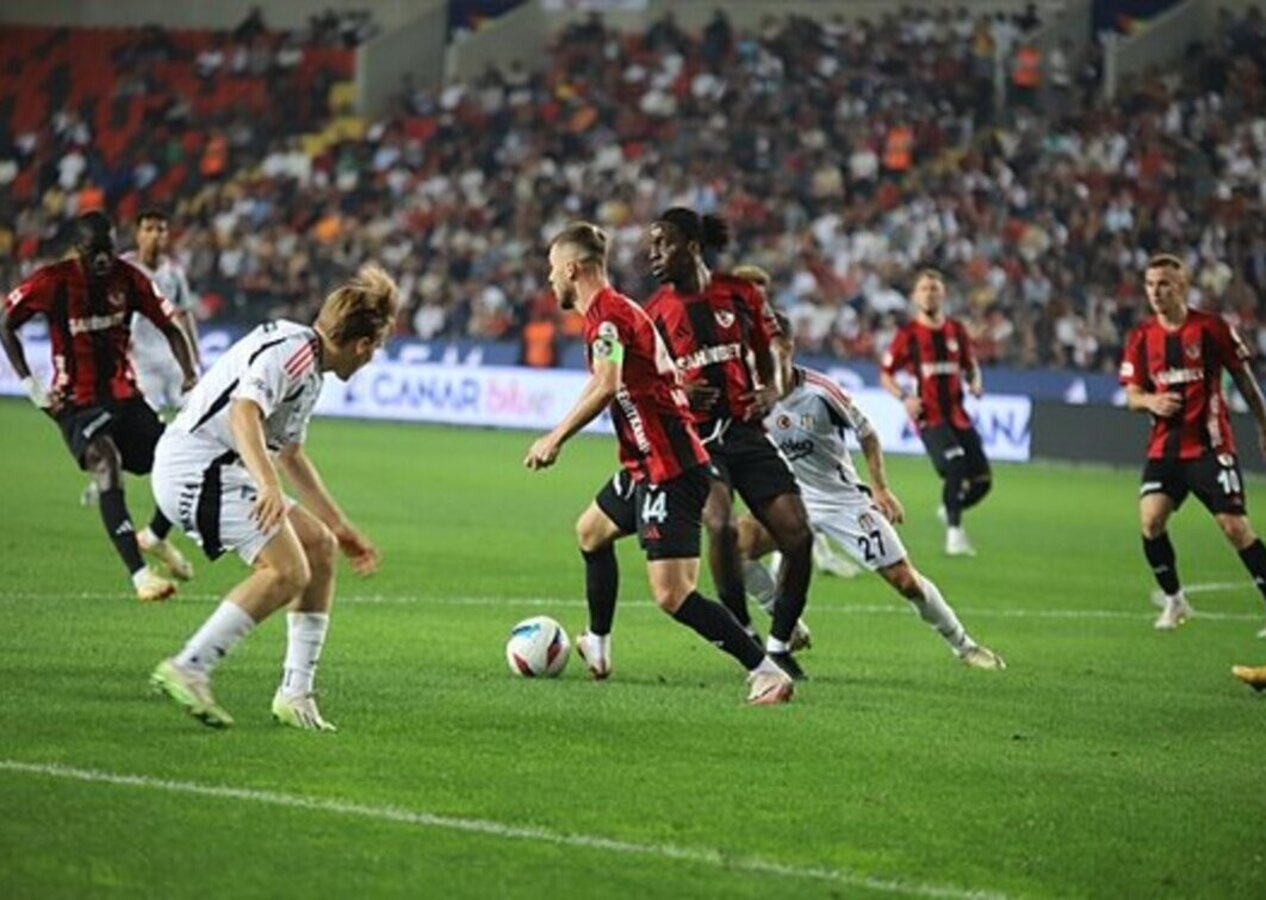 Beşiktaş uzatmalarda yıkıldı, deplasmanda 2 puan bıraktı! Gaziantep FK 1 - 1 Beşiktaş | Maçın özeti