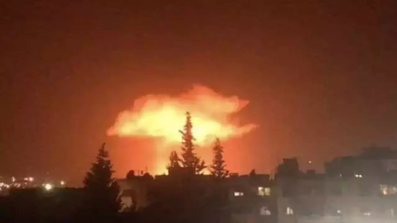 İsrail, Suriye'nin başkenti Şam'ı bombaladı: Hava Savunma Sistemleri devreye girdi!