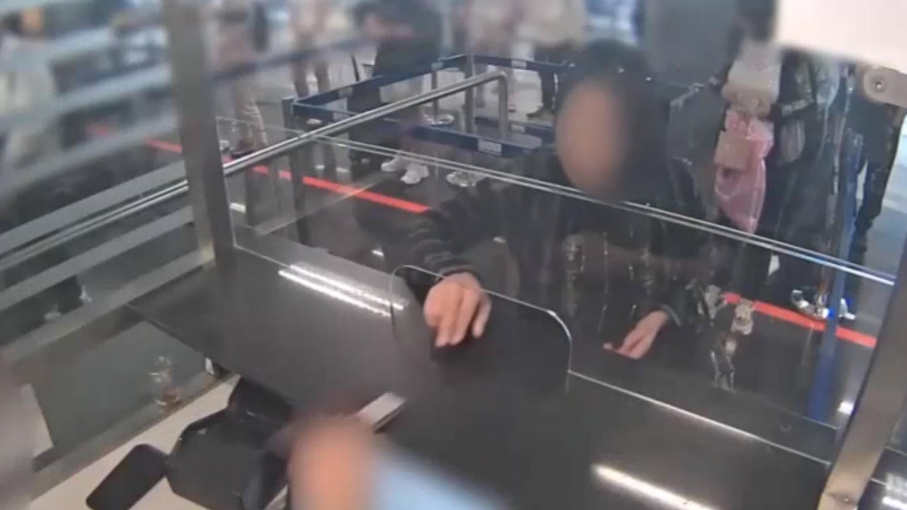 Cinsel organlarında külçe altın taşıdılar! Havalimanında böyle bulundu!