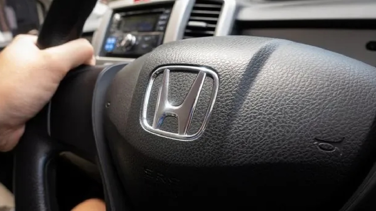 Honda, yaşanan direksiyon sorunu nedeniyle yaklaşık 1,7 milyon aracını geri çağıracak!