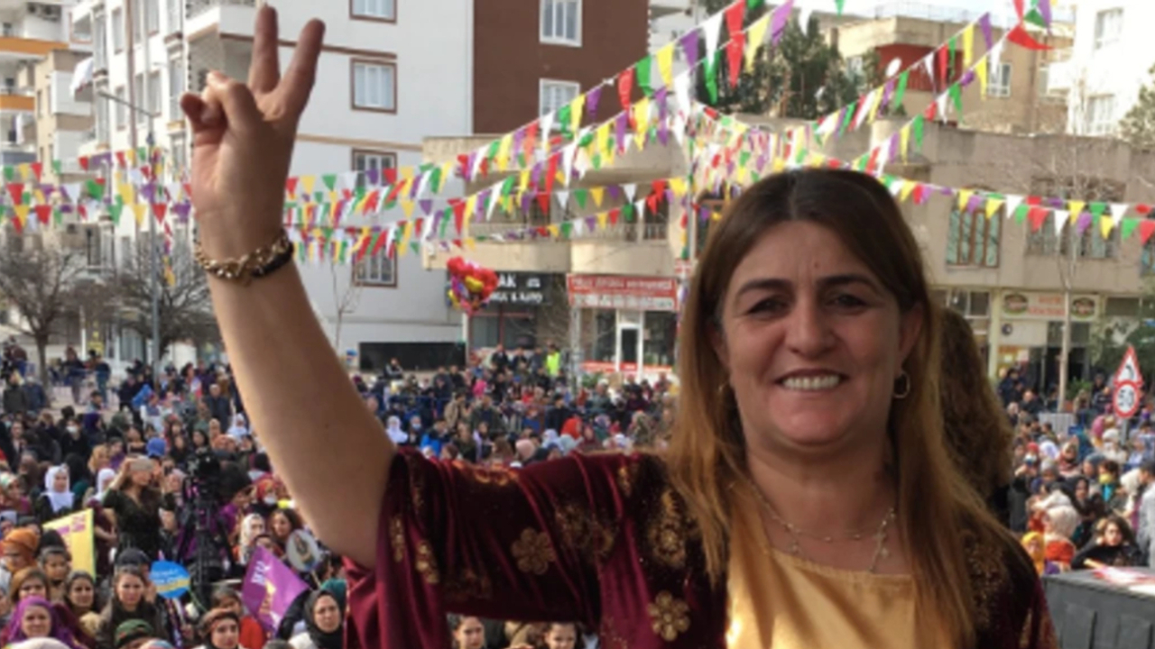 DEM Partili  Kurtalan belediye eş başkanı Sadiye Aktin ve 4 şüpheli gözaltına alındı