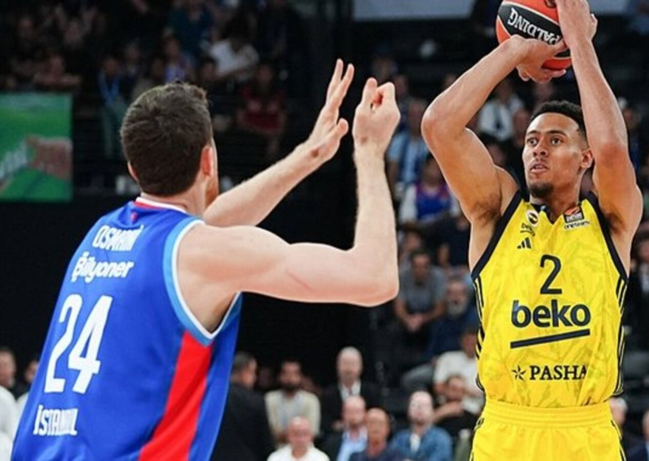 Fenerbahçe Türk derbisini kazandı, EuroLeague'de 2'de 2 yaptı! Anadolu Efes 78 - 83 Fenerbahçe Beko | Maçın özeti