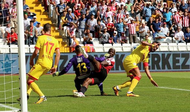 Göztepe, Sivasspor'u deplasmanda devirdi!