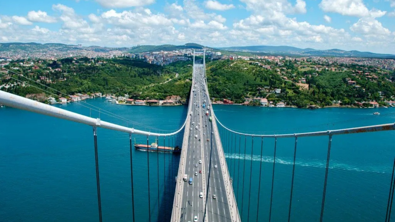 İstanbul Boğazı'nda gemi trafiği çift taraflı olarak askıya alındı!