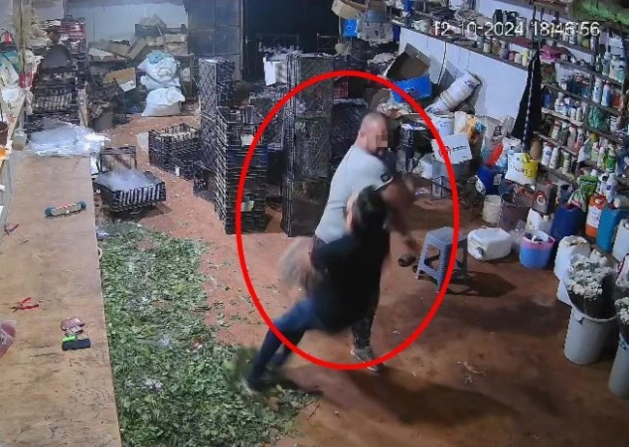 Tek yumrukla komalık etti! Çiçekçilerin fotoğraf paylaşımı tartışması...