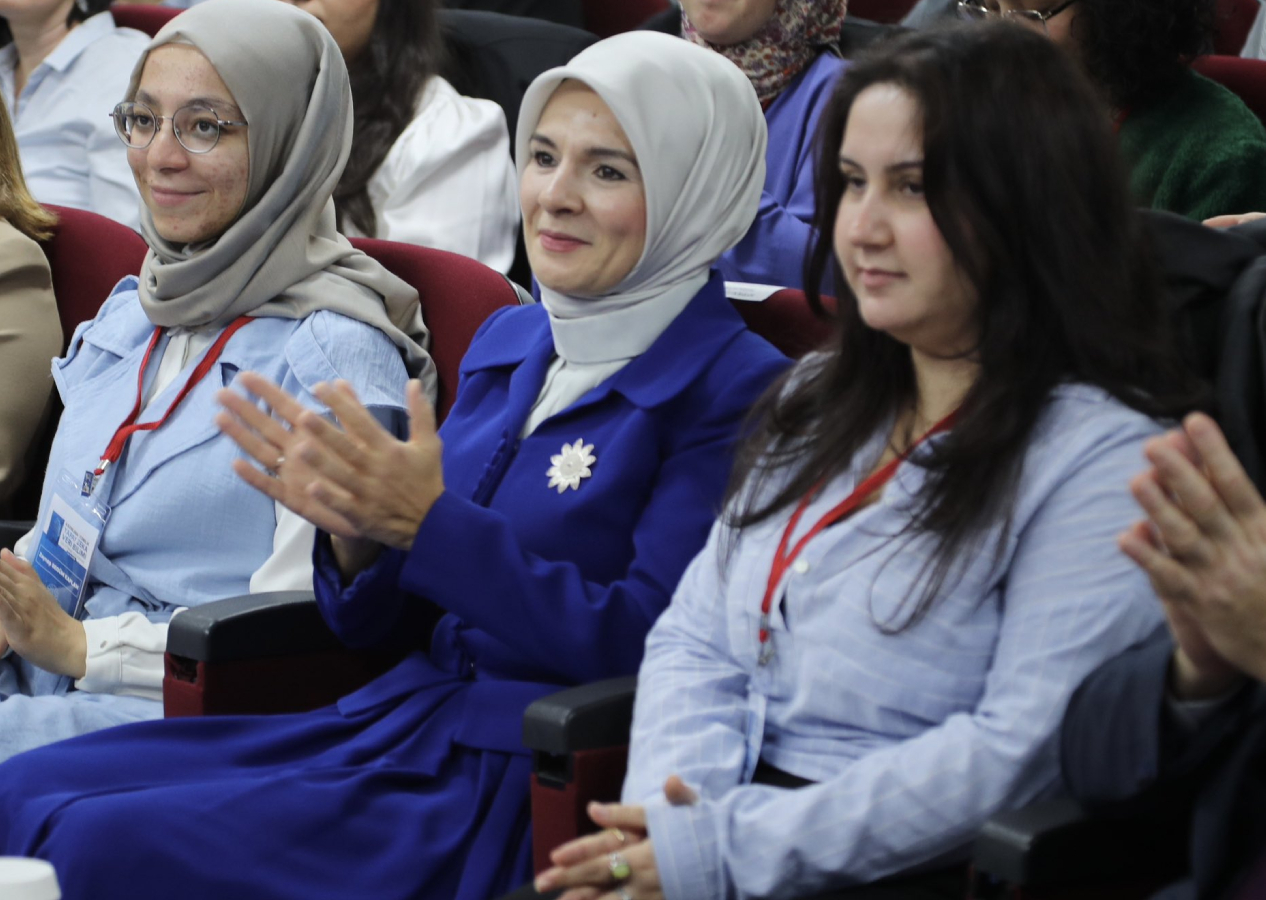 Bakan Mahinur Özdemir Göktaş açıkladı: Her aileye bir "Aile Rehberi" geliyor