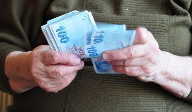 Emekliye 200 TL'lik zam sürprizi!