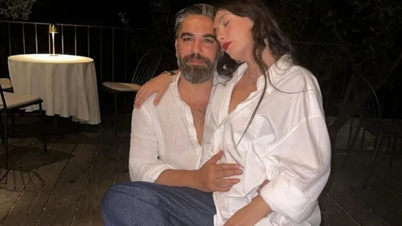 Hamilelik sevinci yaşayan Neslihan Atagül'den yeni poz geldi!
