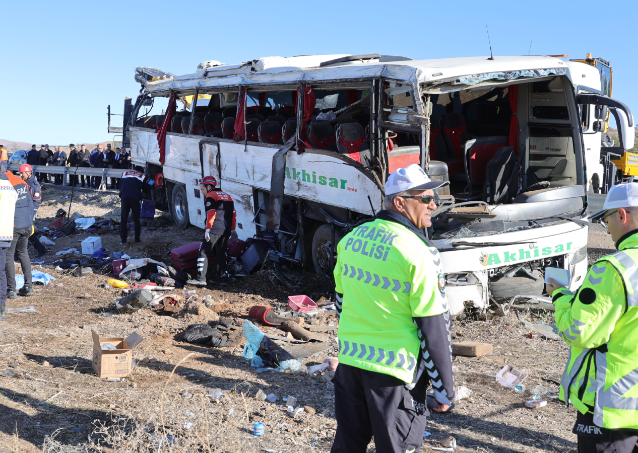 Kapadokya gezisi felaketle sonlandı! Tur otobüsünün sürücüsü: Sabah güneşi gözümü aldı, şarampole uçtuk