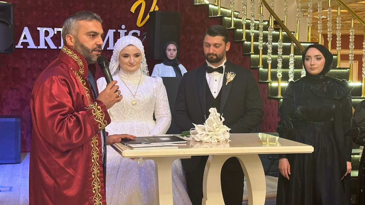 SuperHaber’in mutlu günü! Editörümüz Esra Katılmış dünya evine girdi