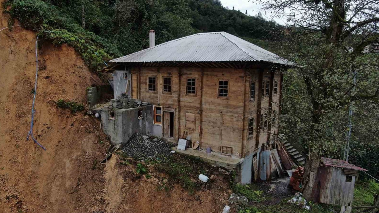 Rize'de heyelan hasara neden olmuştu: 15 konut tedbir için boşaltıldı