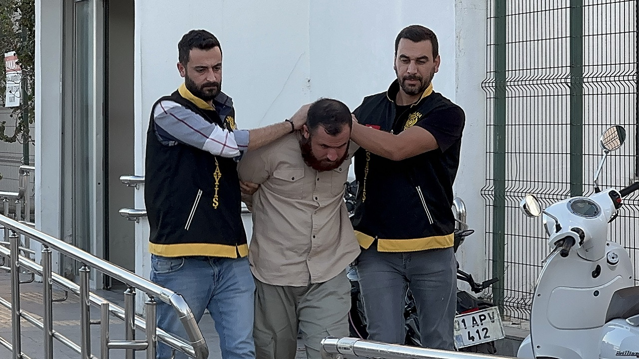 Adana'da gözü dönmüş şahıs tabancayla annesini ve anneannesini öldürdü, babasını ağır yaraladı