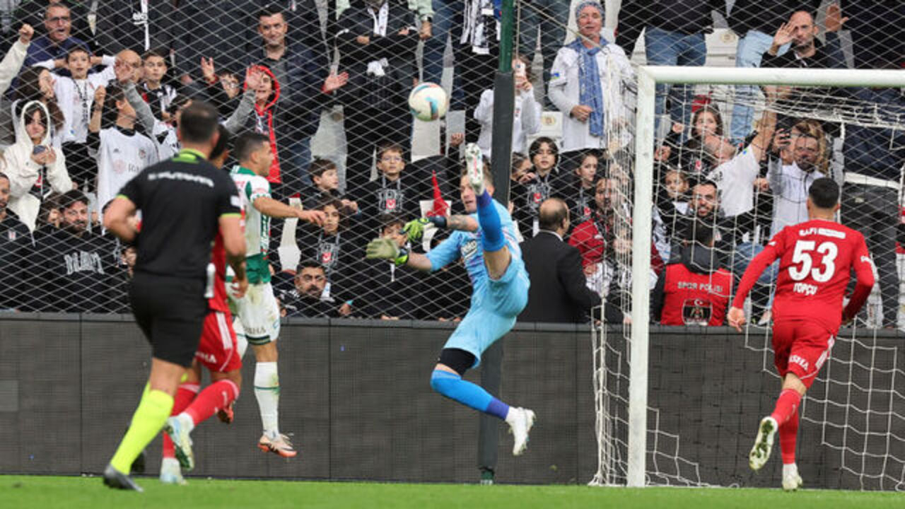 Beşiktaş'ta Mert Günok depremi: Siyah-Beyazlılar açıkladı!