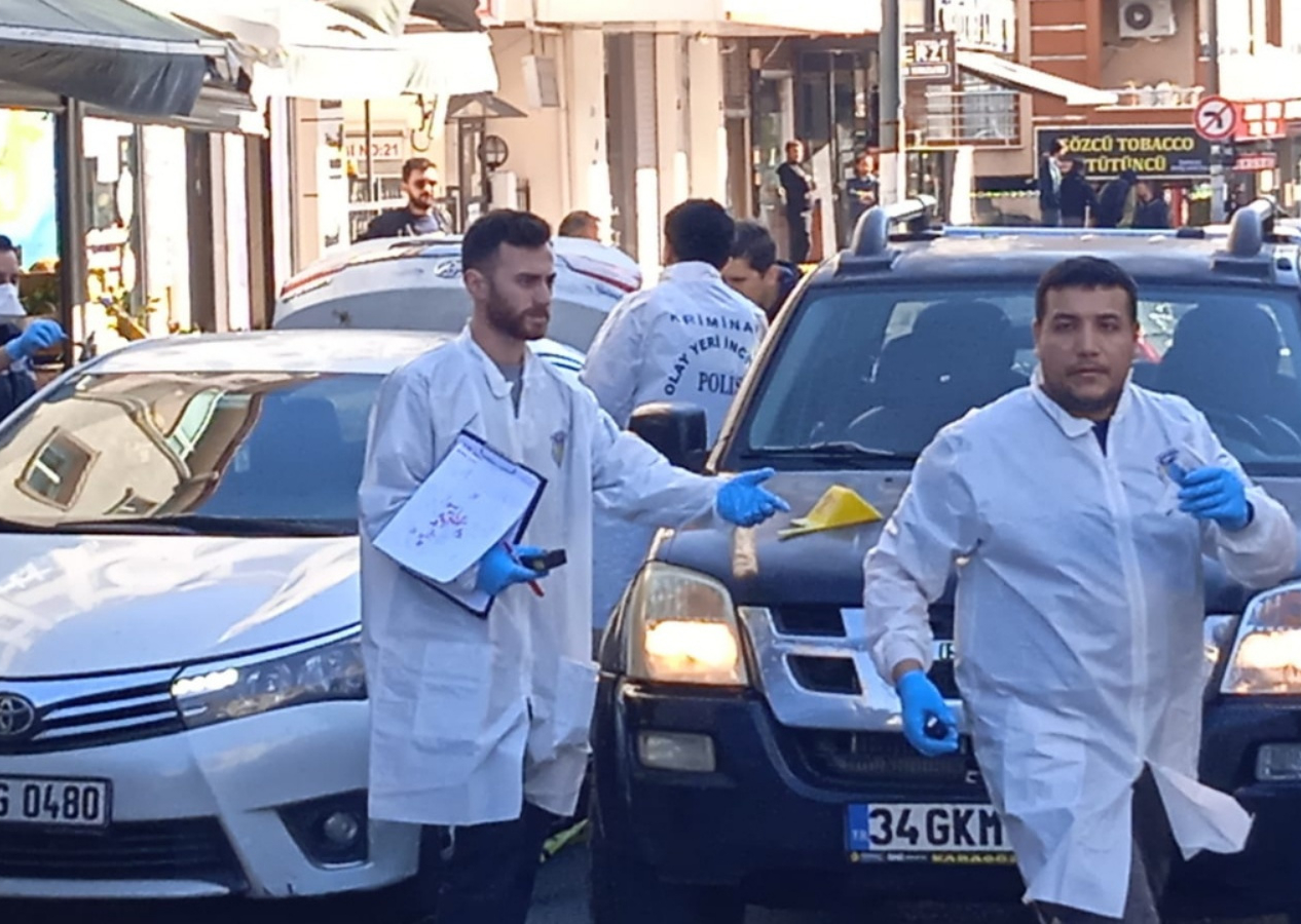 Üsküdar'da polise çekiçli ve silahlı saldırı! Yaralılar var... Emniyet'ten açıklama geldi!