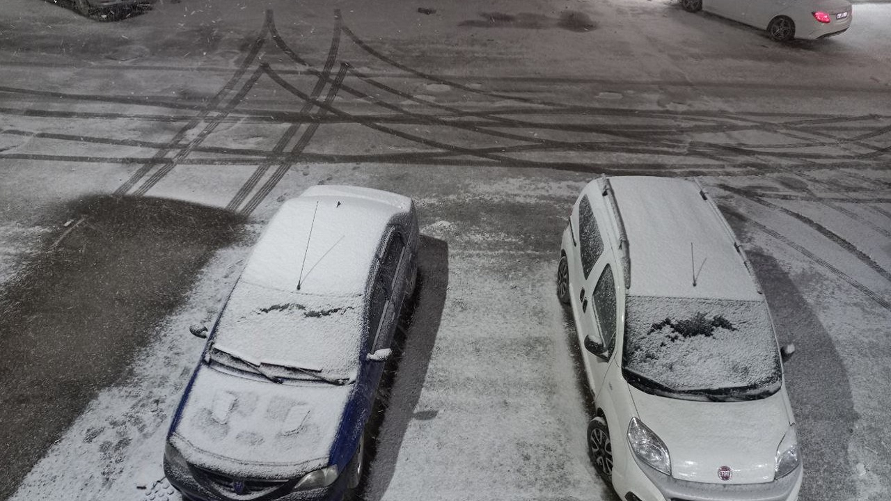 Etkili olan kar yağışı hayatı olumsuz etkiledi...