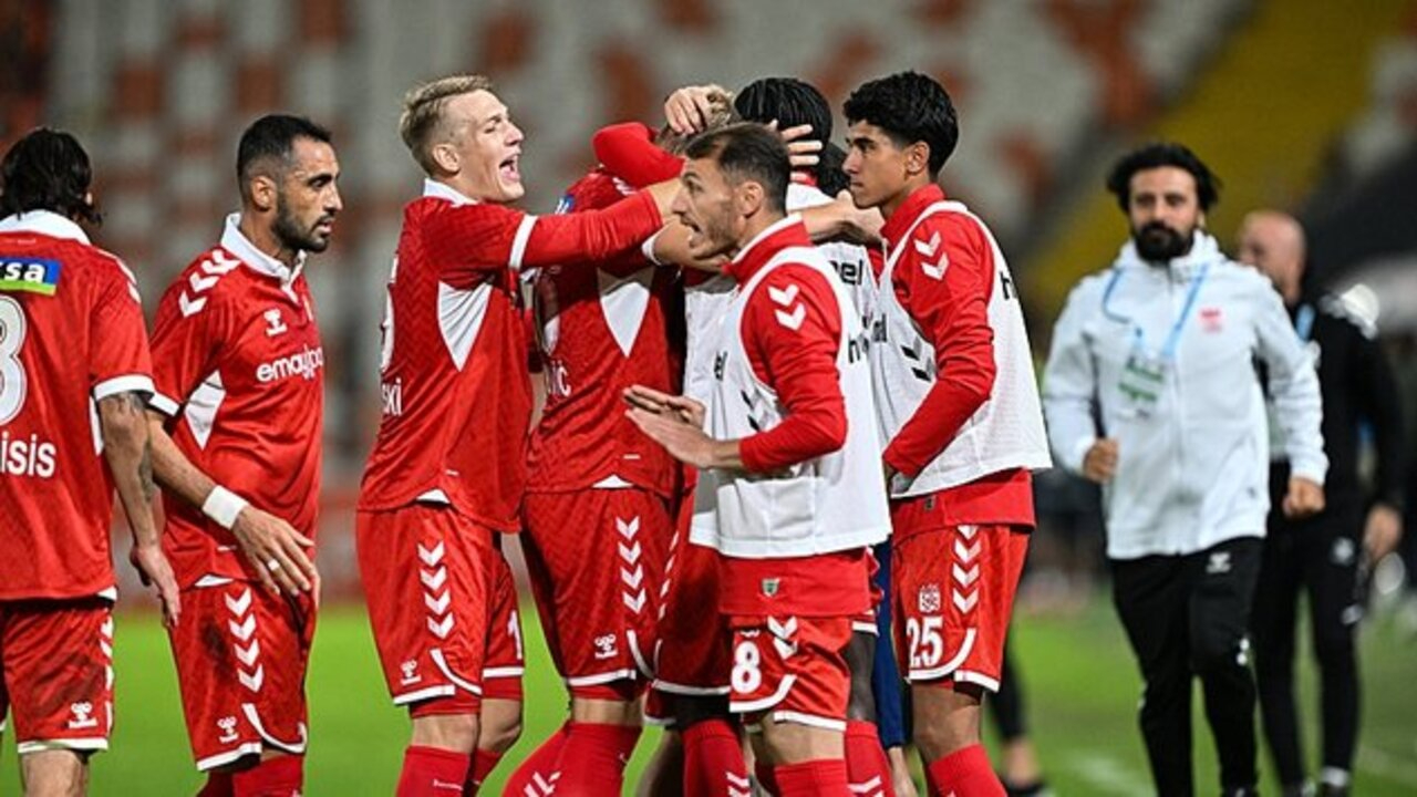 Sivasspor pes demedi, Adana'da 2-0'dan geri geldi! Adana Demirspor 2 - 4 Sivasspor | Maçın özeti