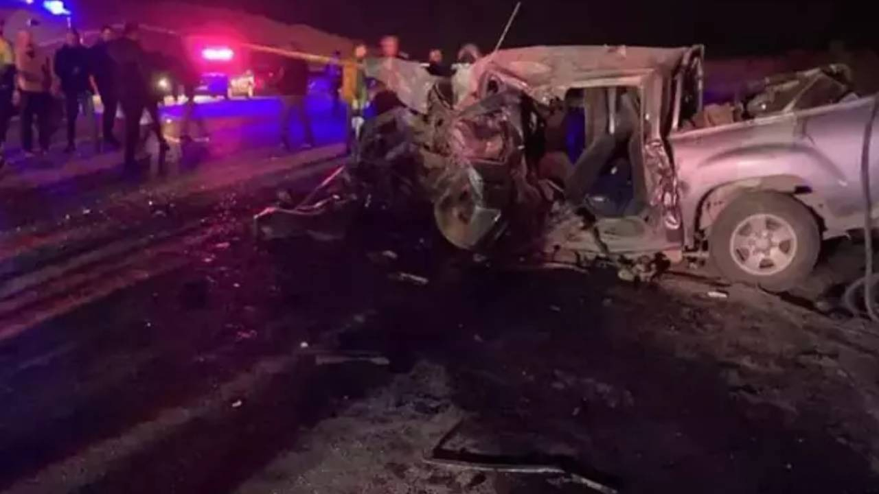 Malatya'da son dakika kaza haberi kamyonet ve otomobil çarpıştı: 3 ölü, 4 yaralı