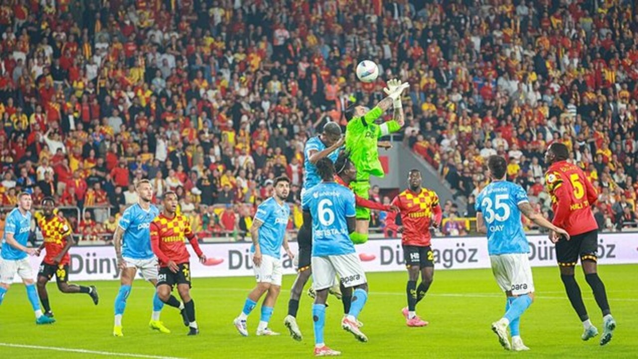 Göztepe 10 kişiyle attı, Trabzonspor 90+2'de yıkıldı! Göztepe 2 - 1 Trabzonspor | Maçın özeti