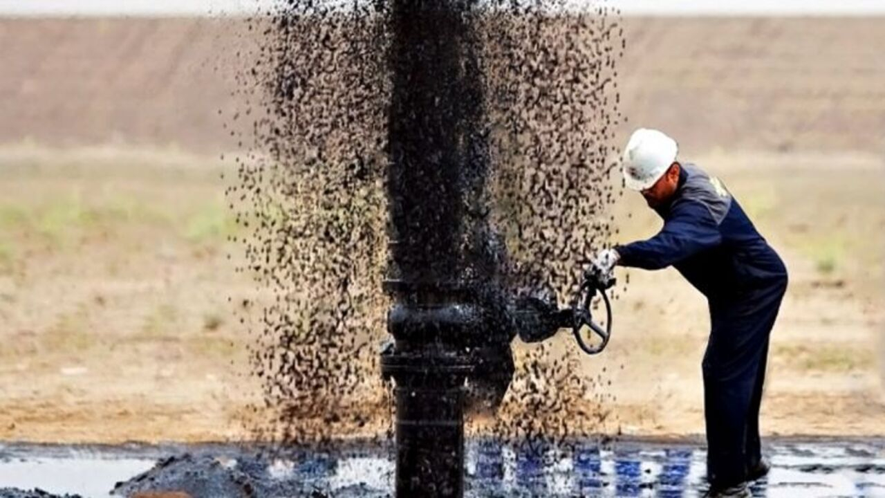 Türkiye'de 'yok' diyerek kapatılan kuyulardan adeta petrol fışkırıyor!