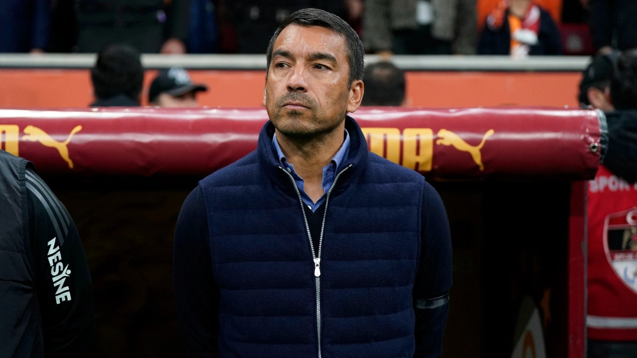 Giovanni van Bronckhorst'tan çarpıcı sözler: Çift atladı, mideye vurdu, forma çekti...