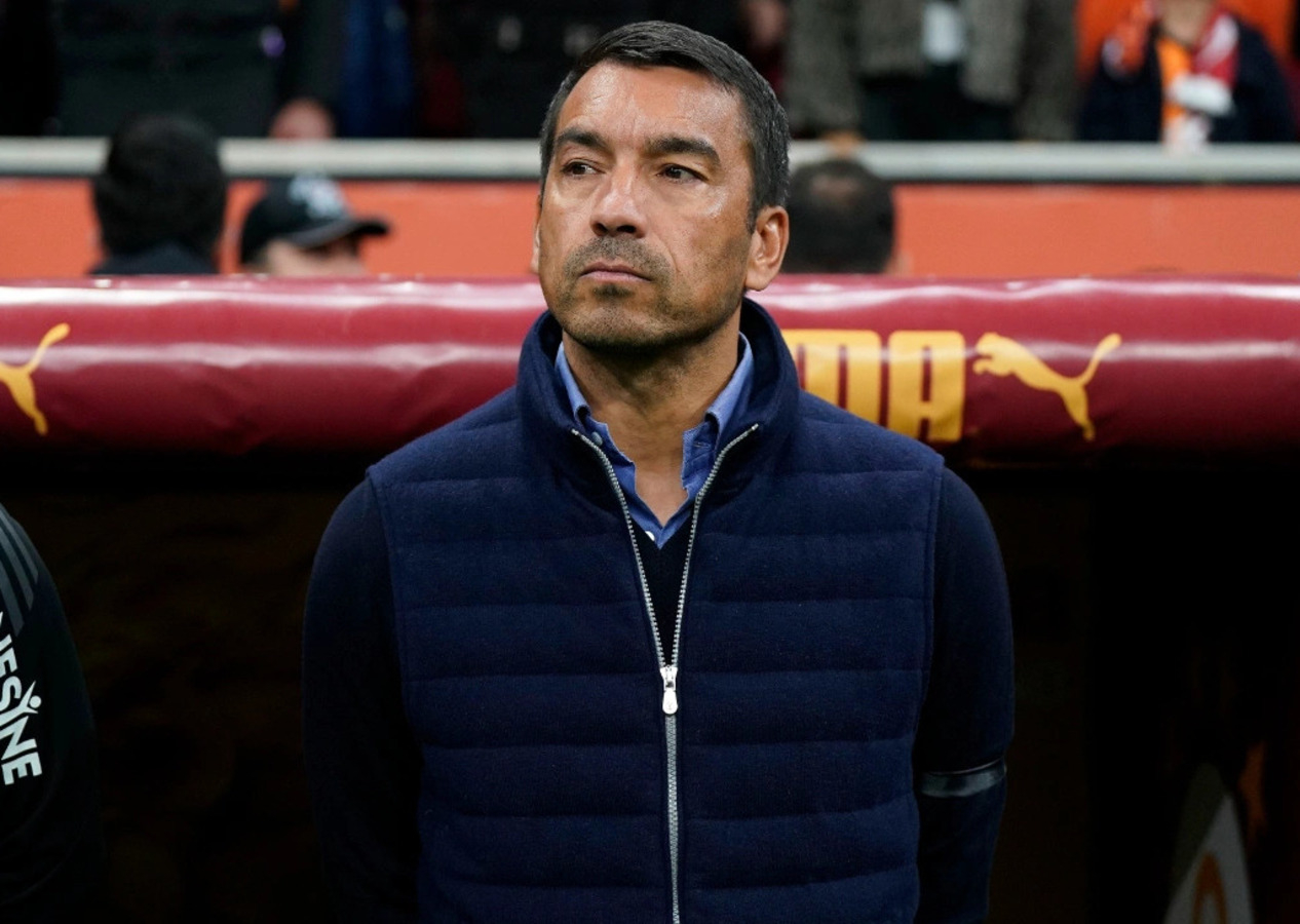 Giovanni van Bronckhorst'tan çarpıcı sözler: Çift atladı, mideye vurdu, forma çekti...
