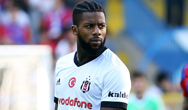Lens olaylı derbi sonrası Fenerbahçe soyunma odasına gitti