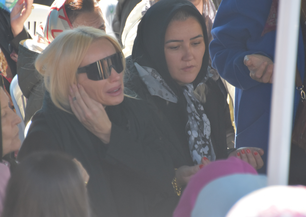 Şarkıcı Gülşen'in babası Arslan Bayraktar memleketi Ordu'da son yolculuğuna uğurlandı
