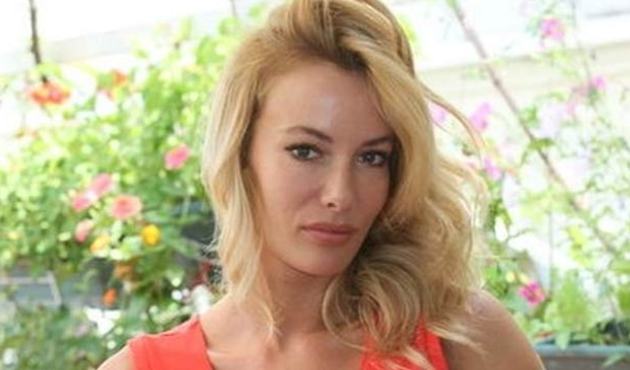 Gamze Özçelik'in sosyal medya hesabı çalındı!