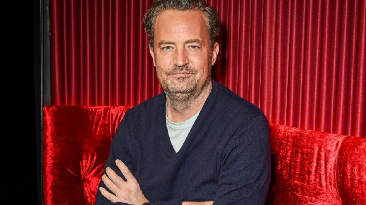 Friends oyuncuları Matthew Perry'yi ölüm yıl dönümünde andı