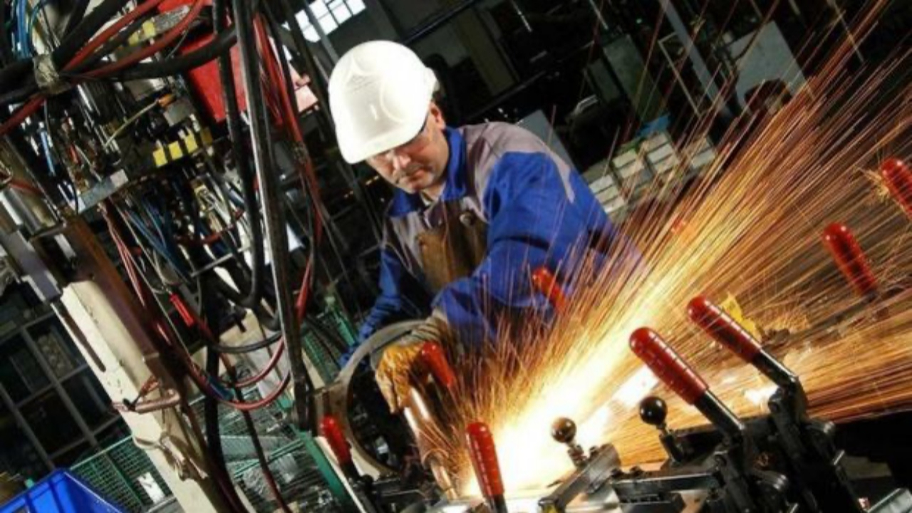 Veriler faiz indirimine zorluyor! İSO İmalat PMI endeksi sanayide tehlikeyi gösterdi