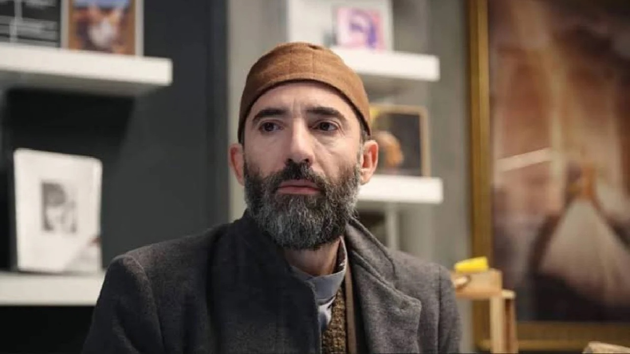 Kızıl Goncalar dizisinin kötü babası Naim'den samimi itiraf: "Sokakta yüzüme tükürüyorlar"