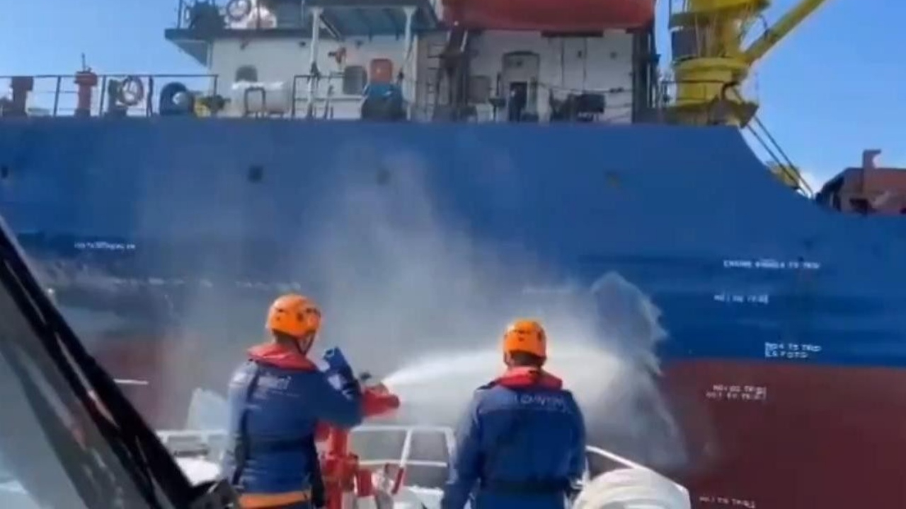 Sedef Adası'nda kuru yük gemisinde yangın! 2 ölü var