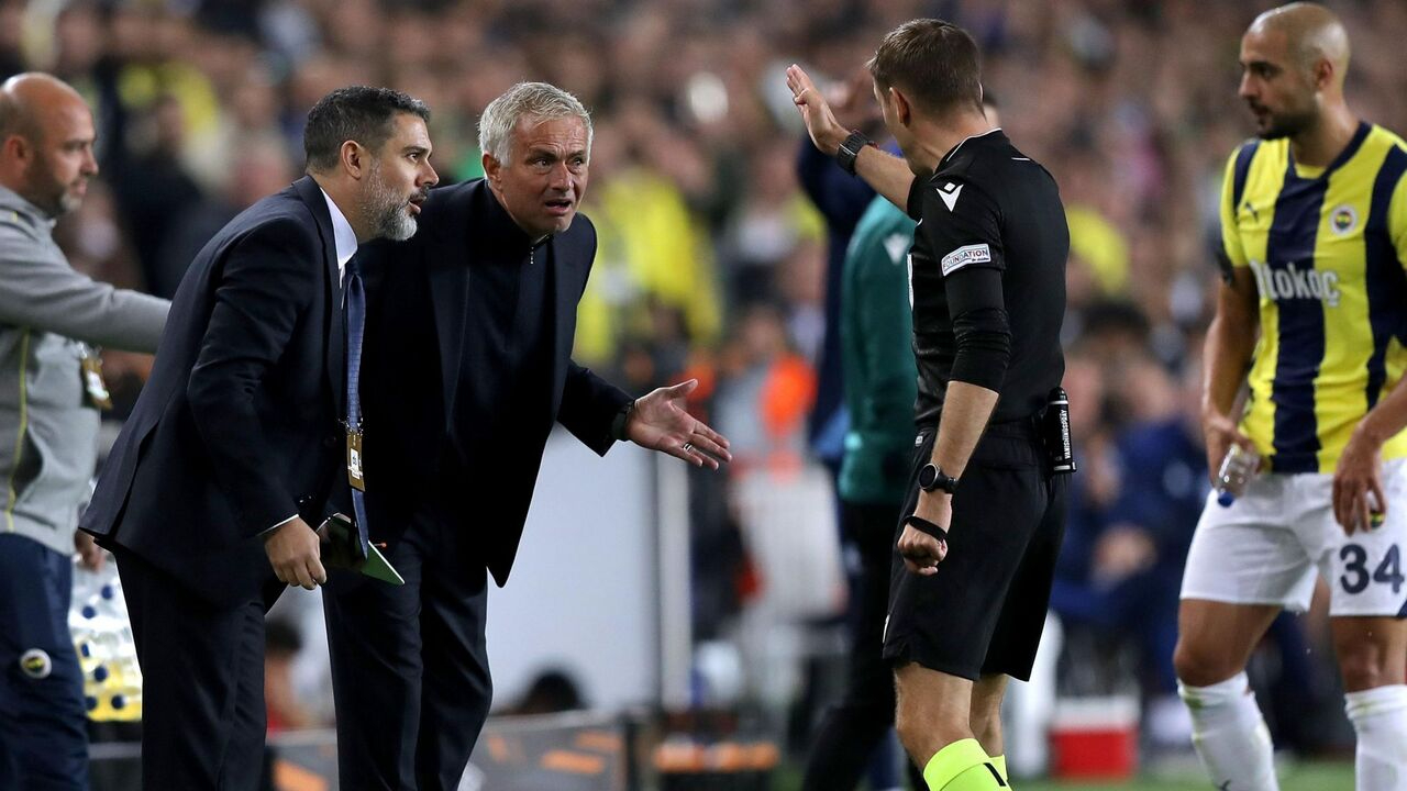 UEFA'dan Fenerbahçe'ye şok: Jose Mourinho'ya men cezası!