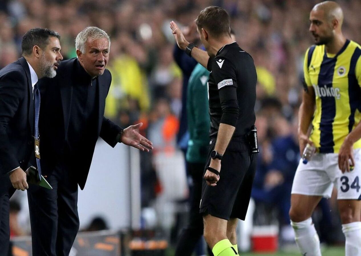 UEFA'dan Fenerbahçe'ye şok: Jose Mourinho'ya men cezası!
