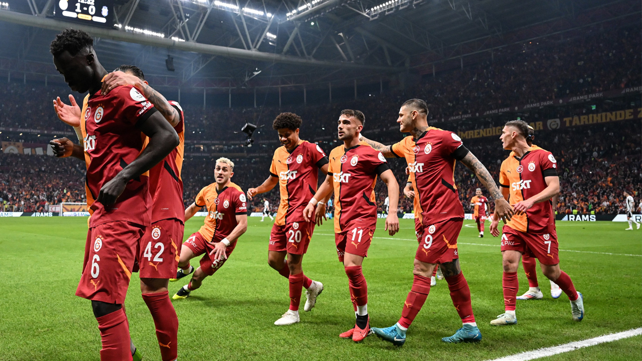 Galatasaray'dan ezeli rakiplerine büyük fark! Atılan gol sayısında Cimbom zirveye yerleşti