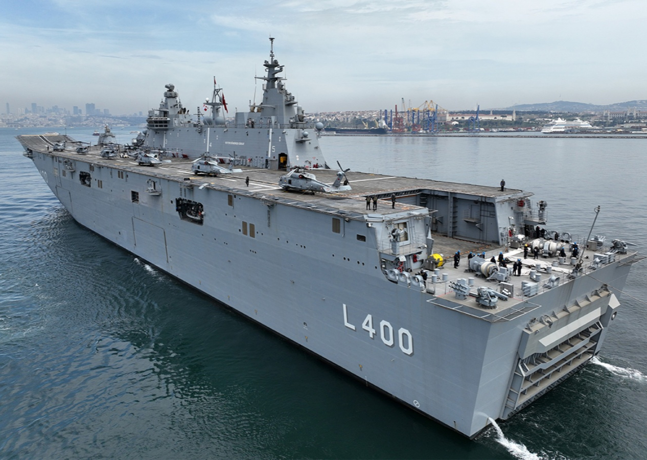 Arnavutluk açıklarında seyir halinde olan TCG Anadolu Yunanistan'ı korkuttu!