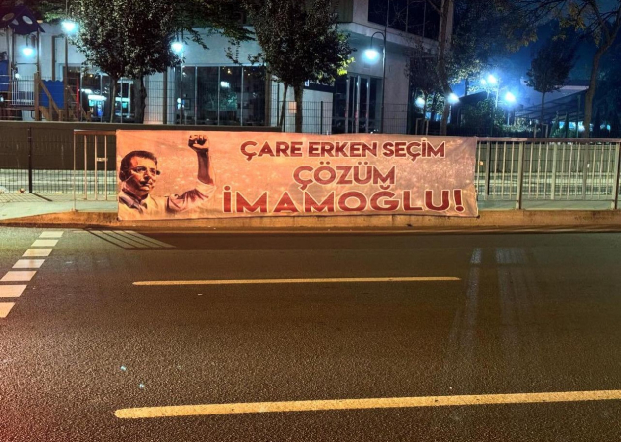 CHP'de adaylık yarışı kızıştı! İmamoğlu'ndan dikkat çeken hamle! Kendi pankartlarını astırdı...