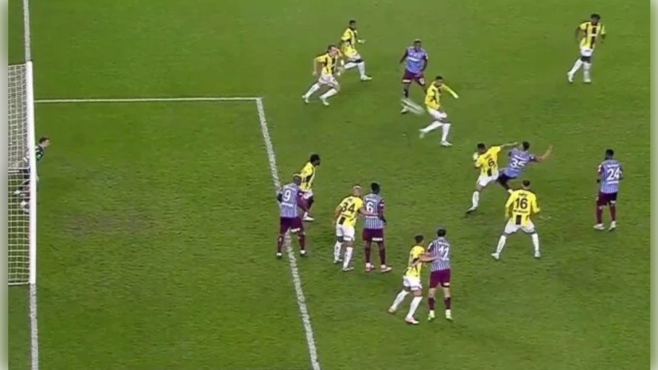 Trabzonspor - Fenerbahçe maçında tartışılan penaltı