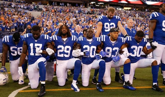 Trump'tan NFL'e çağrı: Milli marş esnasında diz çökülmesini yasaklayın...