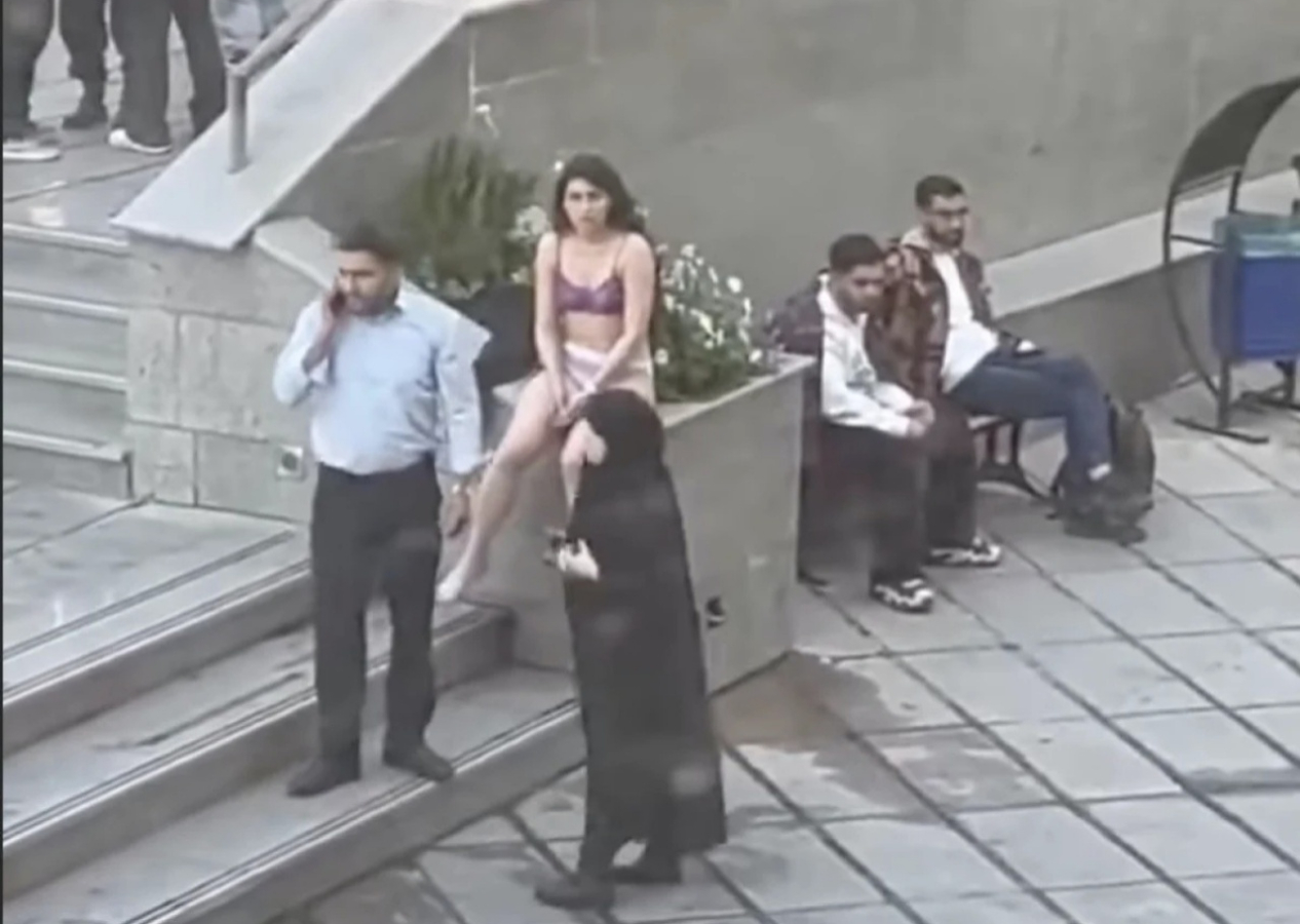 İran'da gündem olan protesto! Kampüste soyunan kadın gözaltına alındı...