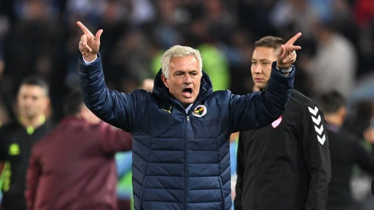 Jose Mourinho'dan olay olacak açıklamalar: Beni buraya getiren Fenerbahçeliler'e kızıyorum!