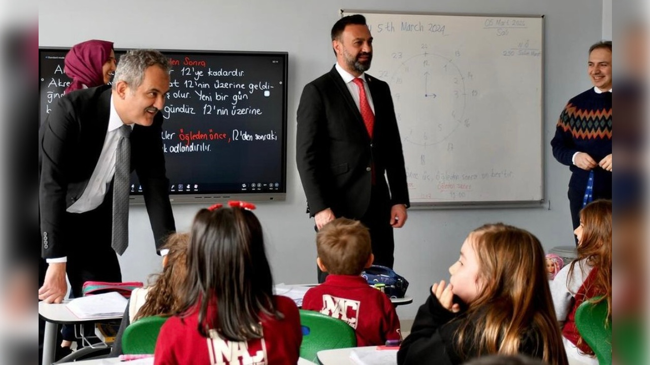 Mahmut Özer'in yeni kitabı "Türkiye'nin Eğitim Serüveni" çıktı