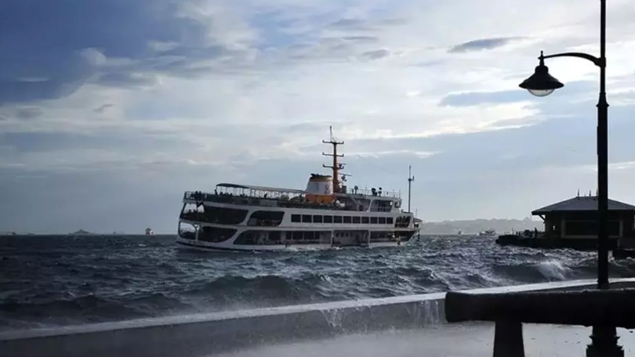 İstanbul'da vapur seferlerine fırtına engeli