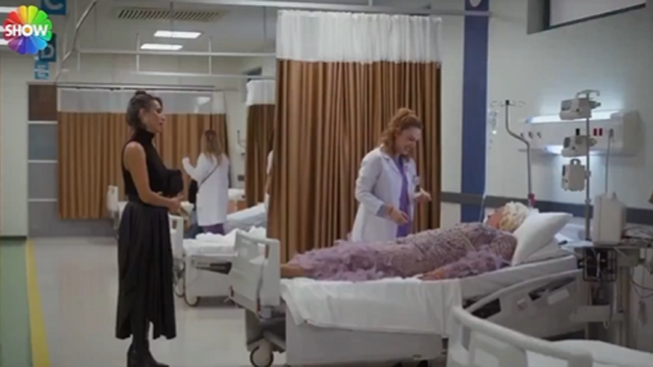 Demet Evgar, Ayta Sözeri ve Nihal Yalçın sahnesine yorum yağdı! Oyunculukları alkış topladı...
