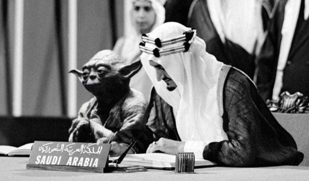 Kral Faysal'ın Yoda ile fotoğrafı müsteşarı kovdurdu...
