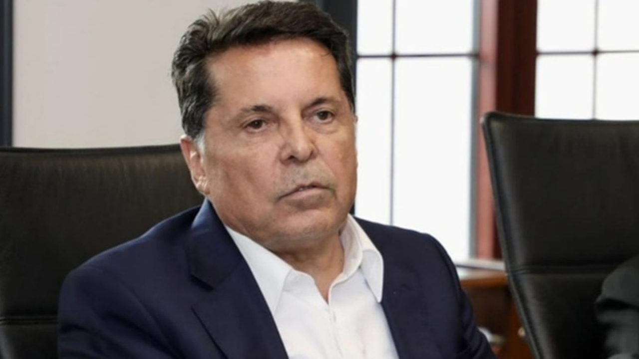 Terör örgütü üyeliğinden tutuklanan Ahmet Özer'in Esenyurt Belediyesi'nde işe aldığı 6 akrabasının işine son verildi