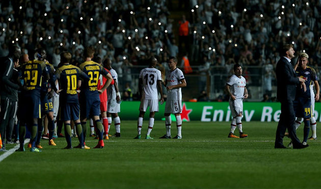 Vodafone Park karanlığa gömüldü... / VİDEO