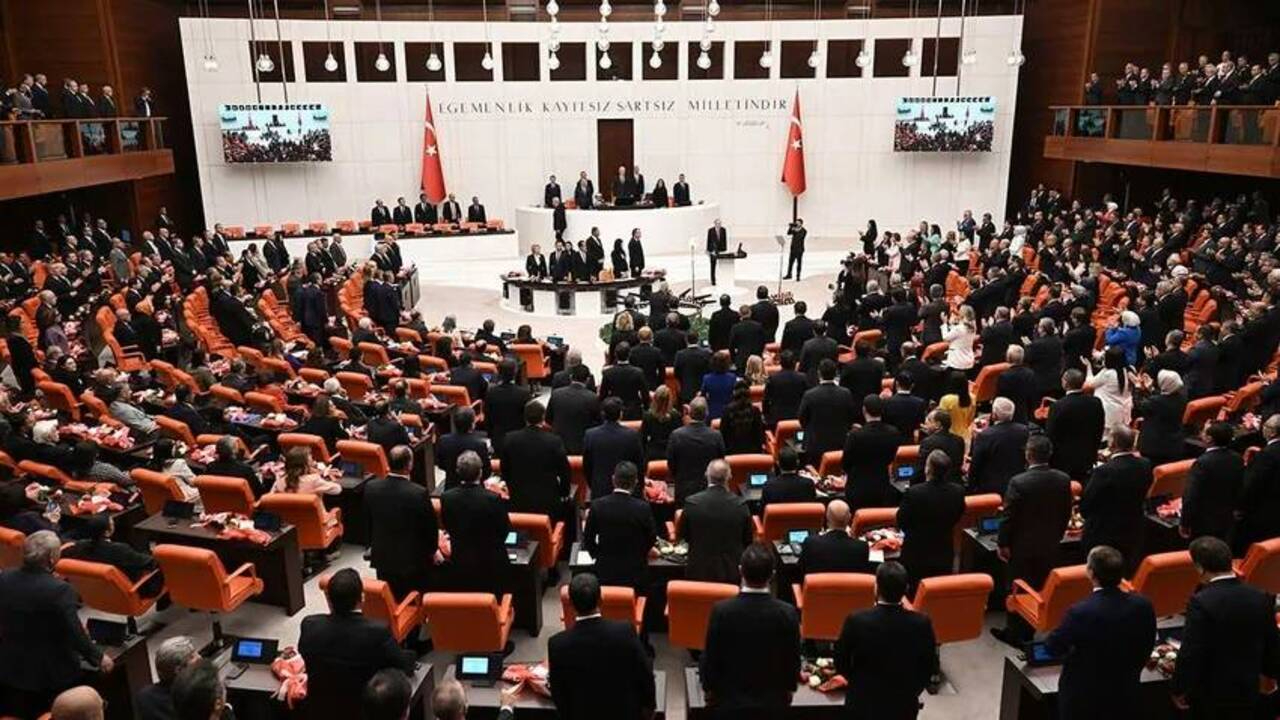 TBMM'de kabul edildi: Kadınların soyadına ilişkin düzenlemeyle ilgili yeni karar!