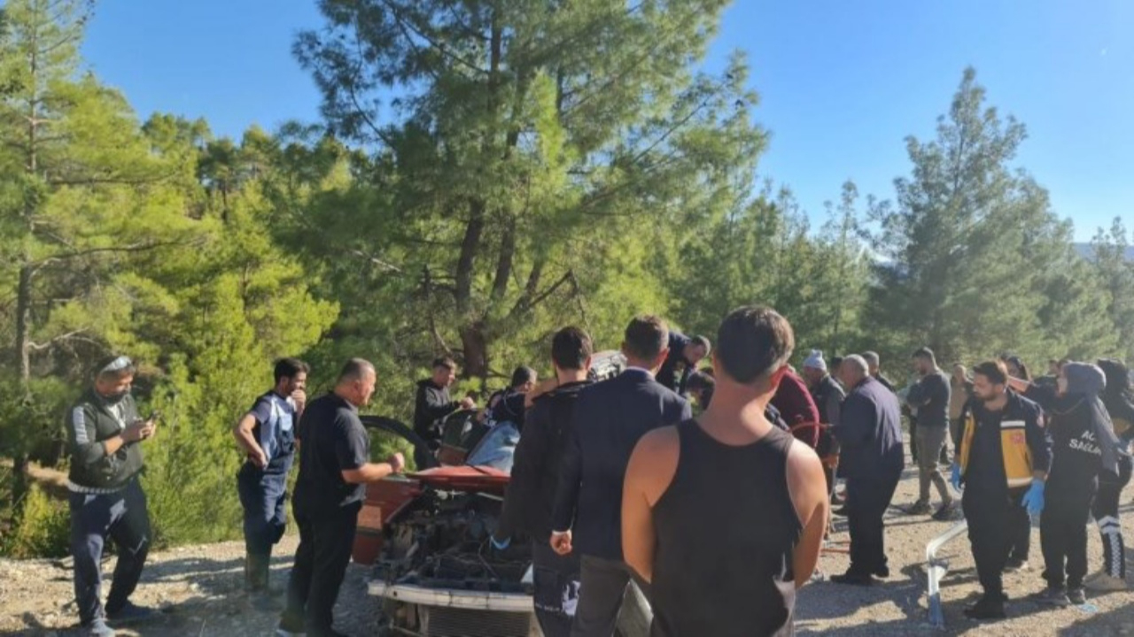 Antalya-Isparta yolunda korkunç kaza! TIR ile 3 araç birbirine girdi... Ölü ve yaralılar var!